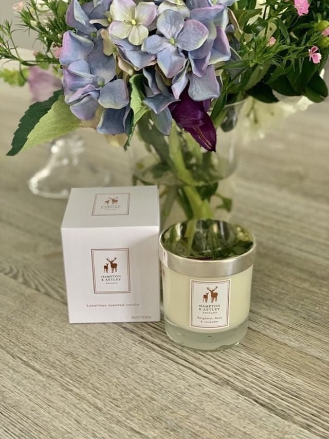 Luxury Scented Large Candle 235g, Coral Flower and Hyacinth