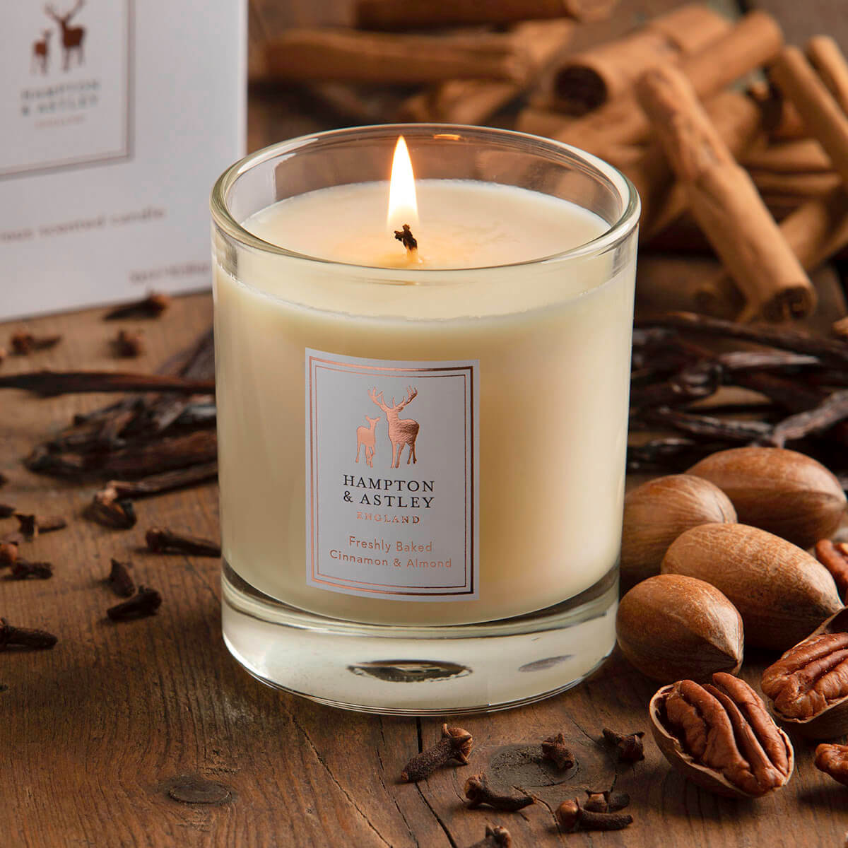 Luxury Scented Large Candle 235g, Freshly Baked Cinnamon and Almond